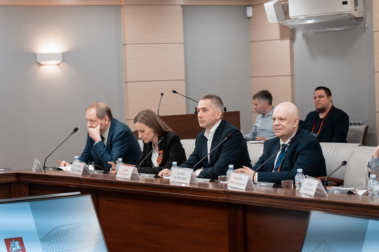 Советник ректора НИУ ВШЭ Олег Леонов принял участие в VI научно-практической конференции в Московской городской думе  фото
