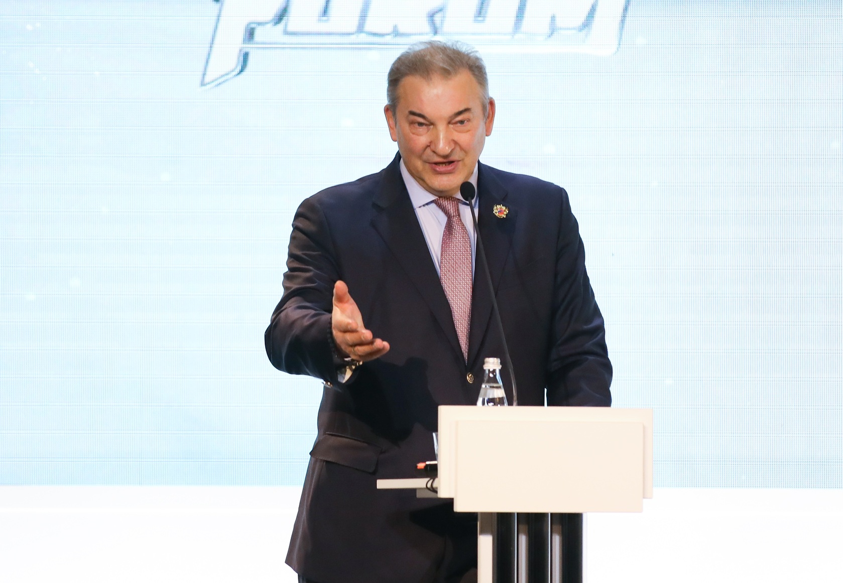 Депутат Государственной думы РФ Владислав Третьяк приветствовал участников &laquo;Фестиваля болельщиков&raquo; в Преображенском  фото