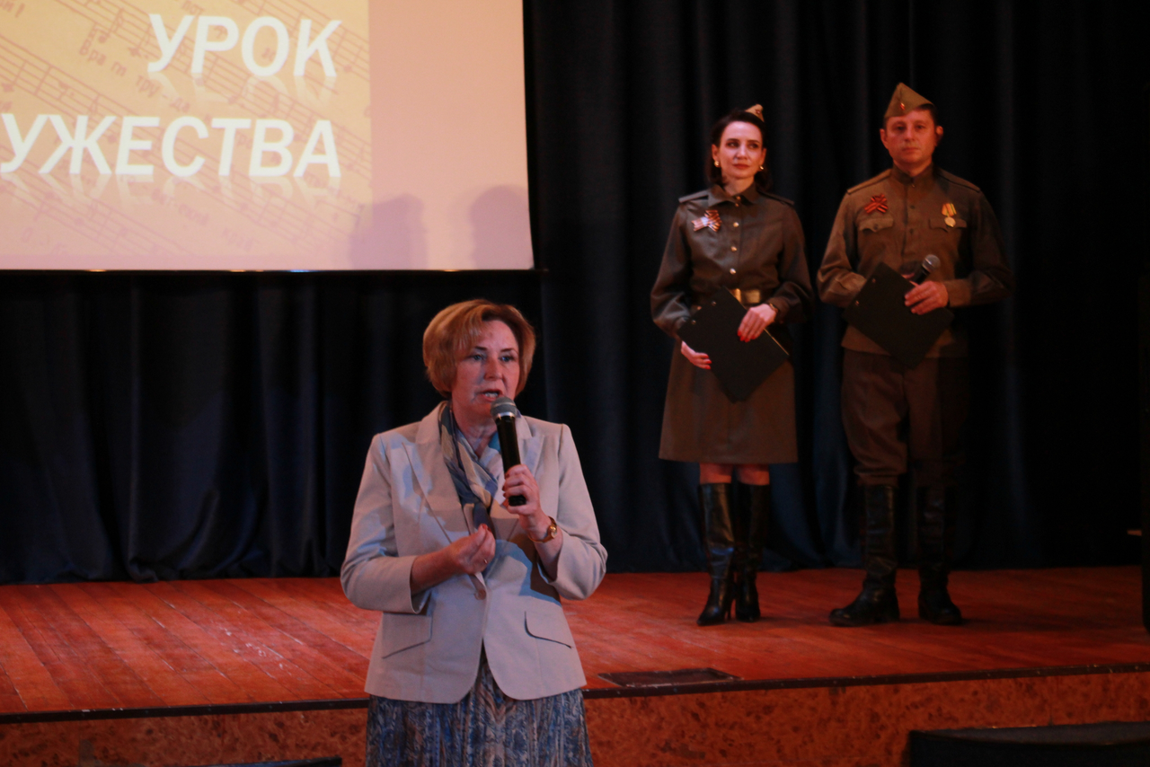 Светлана Разворотнева провела урок мужества для школьников в районе Нагатино-Садовники  фото