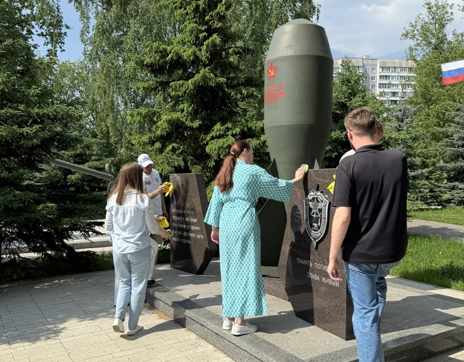 В Рязанском районе провели патронатную акцию в сквере Полетаева  фото