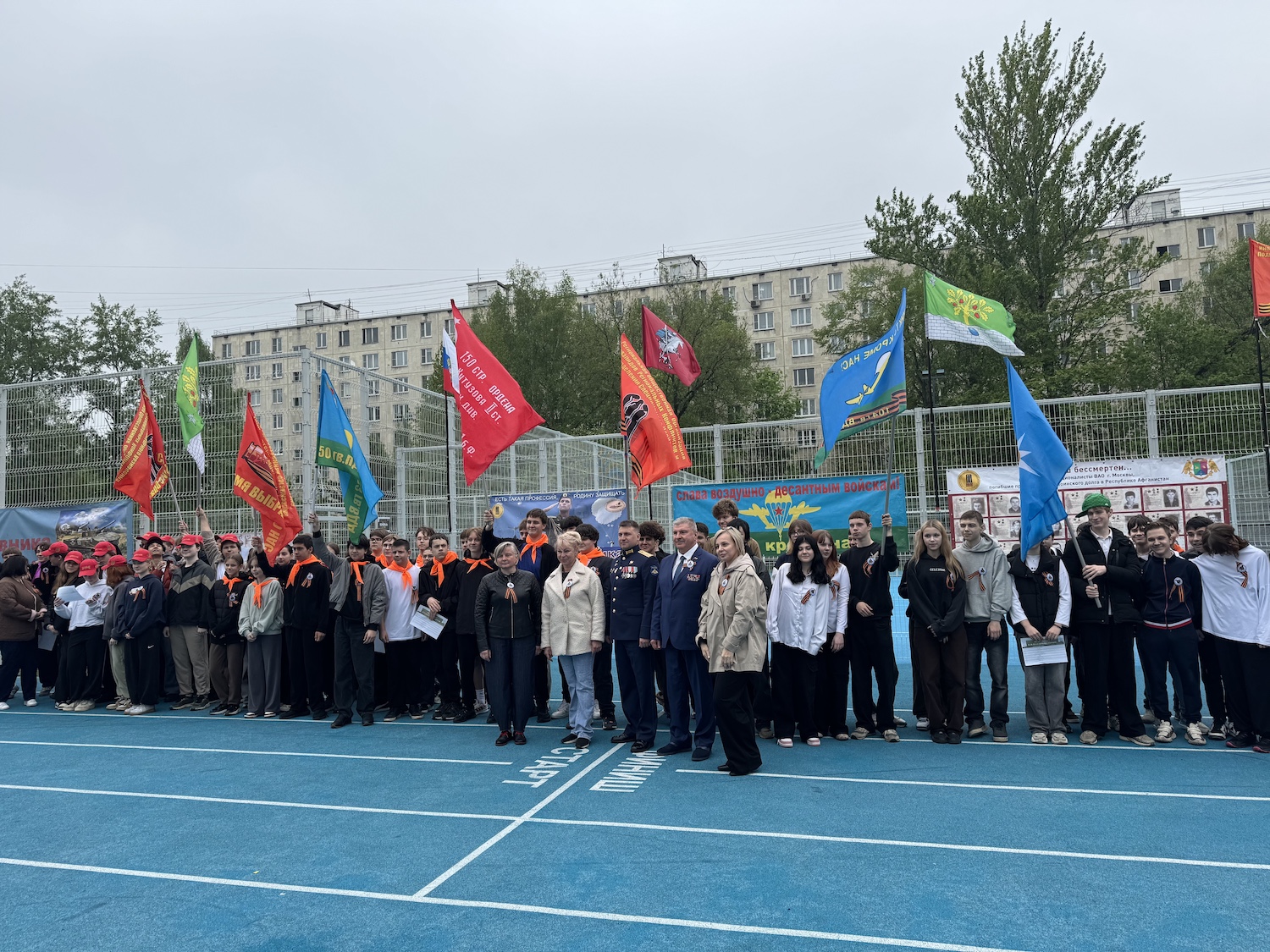 Ветеран СВО Эдуард Шонов принял участие в патриотическом мероприятии для школьников в Вешняках  фото