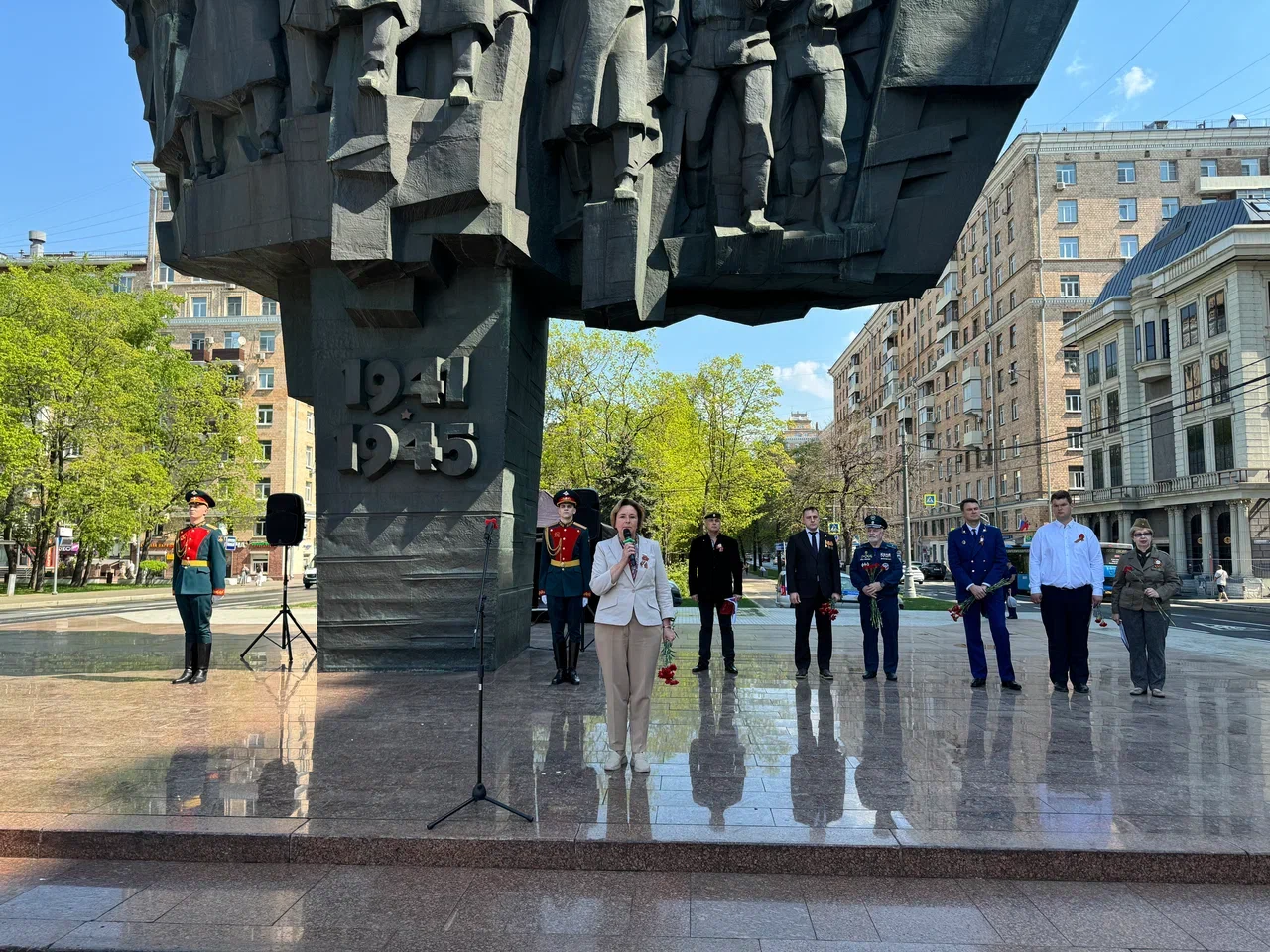 Светлана Разворотнева приняла участие в памятных акциях, посвященных 81-й годовщине Великой Отечественной войны  фото