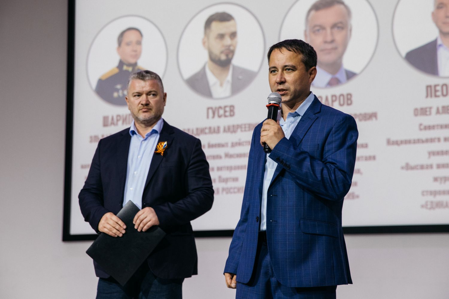 Капитан ВС РФ Эльдар Шарипов обратился к участникам творческого вечера «Память — наша сила» в Центре развития на Таганской Капитан ВС РФ Эльдар Шарипов обратился к участникам творческого вечера «Память — наша сила» в Центре развития на Таганской фото