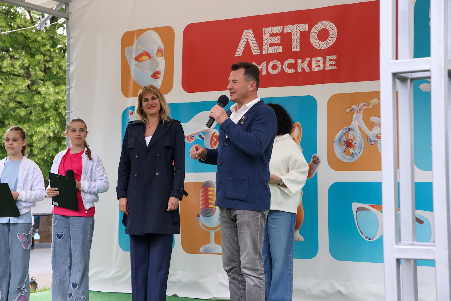 Депутат Роман Романенко рассказал юному поколению о перспективах работы в космосе и поздравил с Днем защиты детей  фото