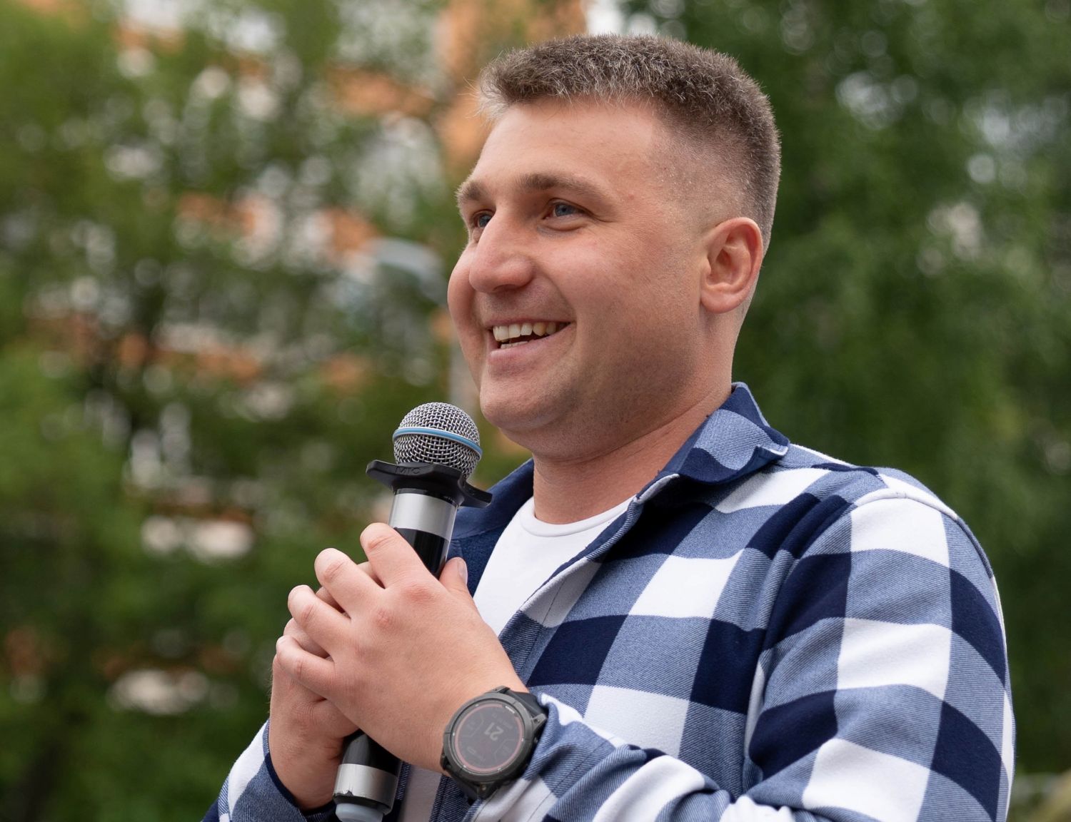 Ветеран СВО Эдуард Шонов поприветствовал участников открытого турнира по лазертагу в Некрасовке Ветеран СВО Эдуард Шонов поприветствовал участников открытого турнира по лазертагу в Некрасовке фото