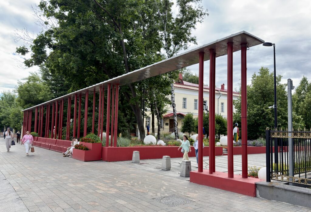 Ленинский проспект &mdash; Октябрьская: Малевич у Горького на Ленинском  фото