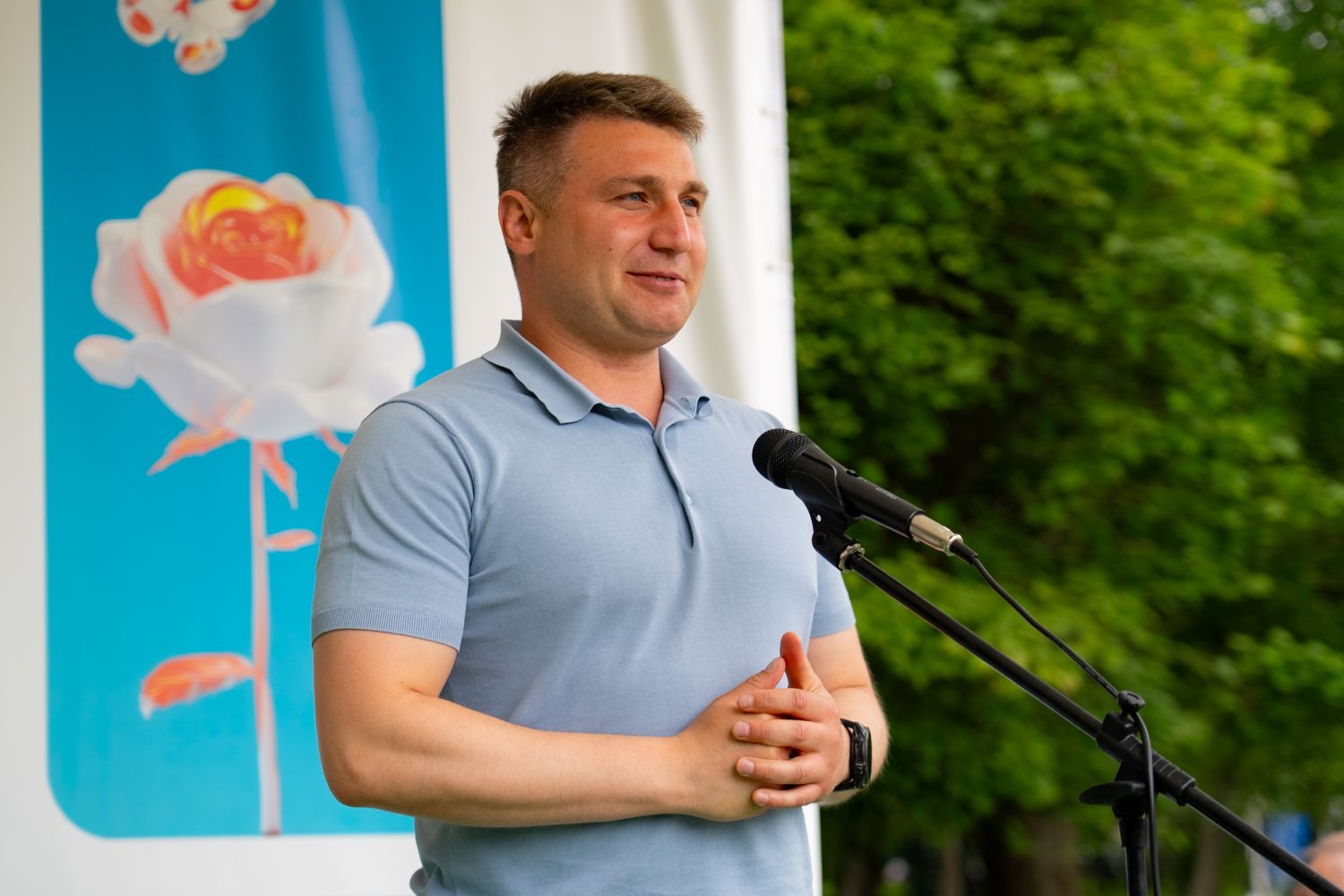 Турнир по дартсу прошел в сквере на Зеленом проспекте  фото