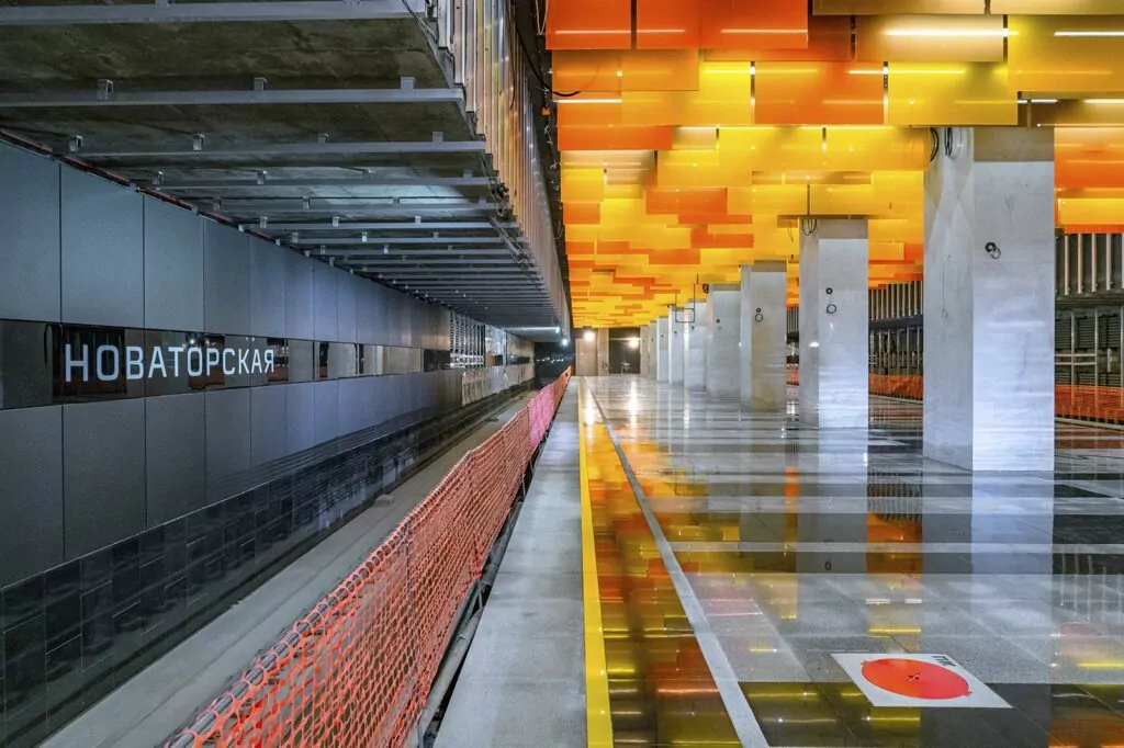 Новаторская — Новые Черёмушки: Пьер Безухов, Юрий Гагарин и Иоганн Вольфганг Гёте  фото