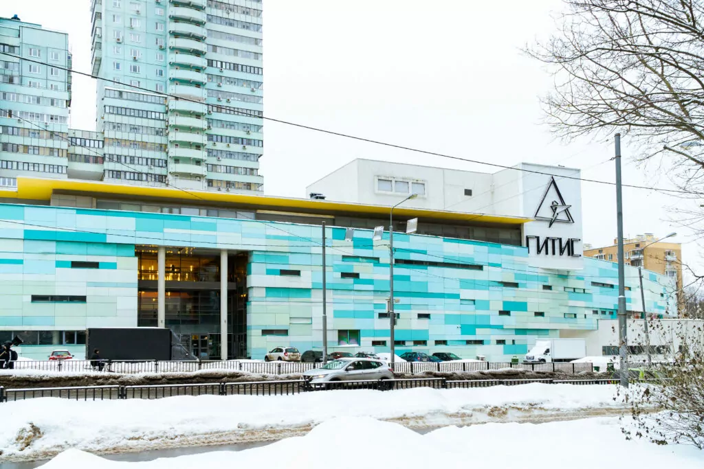 Новаторская — Новые Черёмушки: Пьер Безухов, Юрий Гагарин и Иоганн Вольфганг Гёте  фото