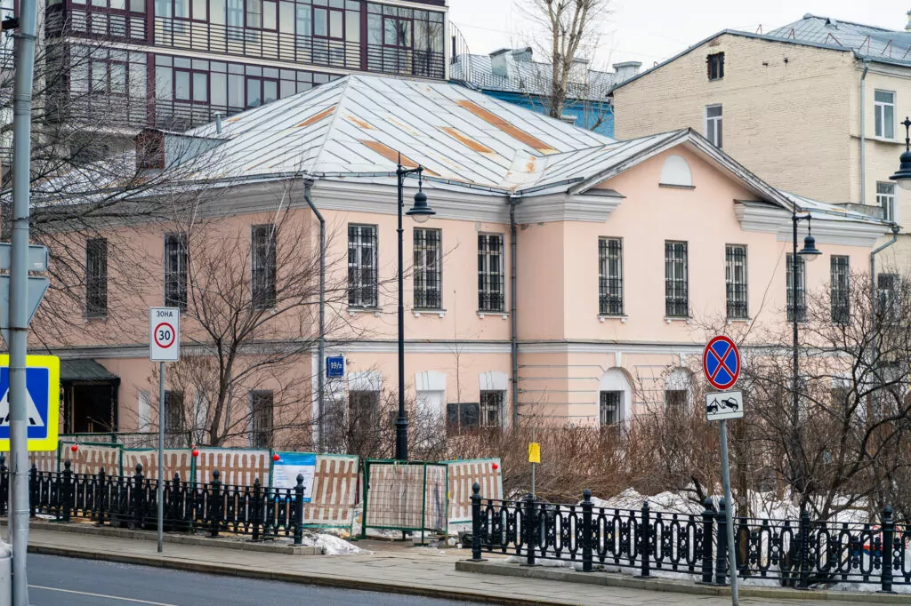 Трубная — Цветной бульвар: где твои семнадцать лет? Трубная — Цветной бульвар: где твои семнадцать лет? фото