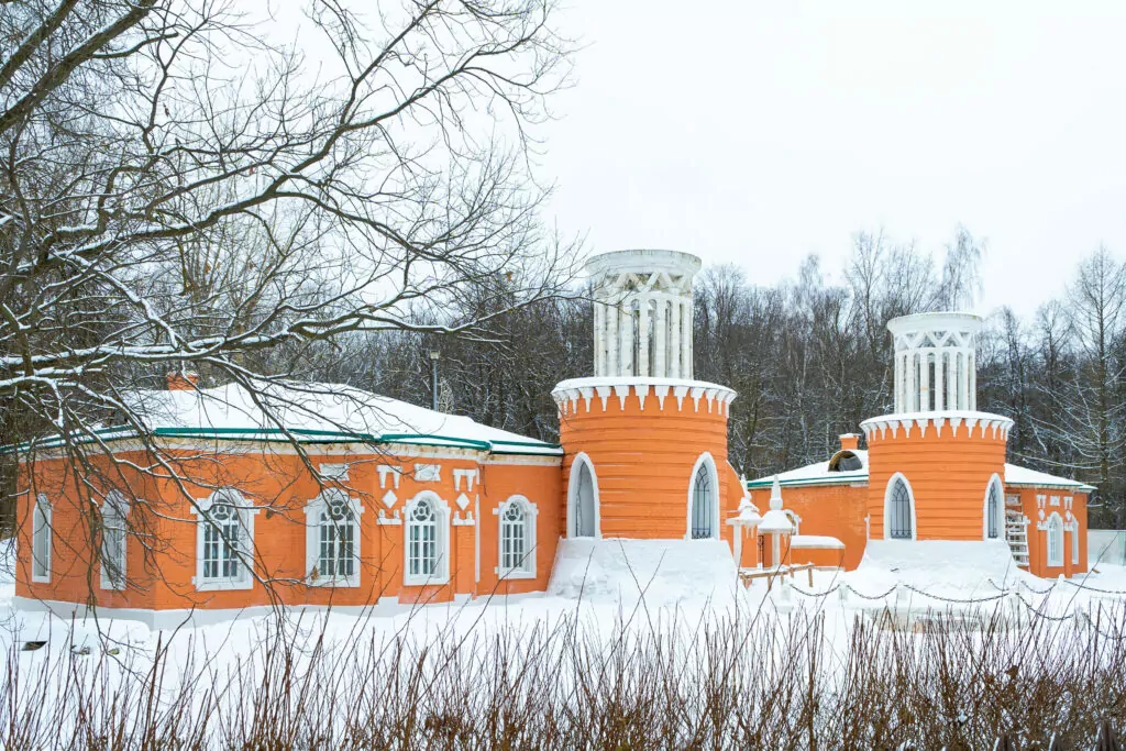 Новаторская — Новые Черёмушки: Пьер Безухов, Юрий Гагарин и Иоганн Вольфганг Гёте  фото