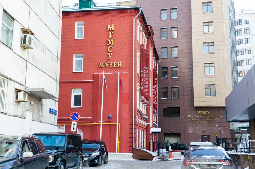 Новослободская — Достоевская: тучерез в тени небоскрёба Новослободская — Достоевская: тучерез в тени небоскрёба фото