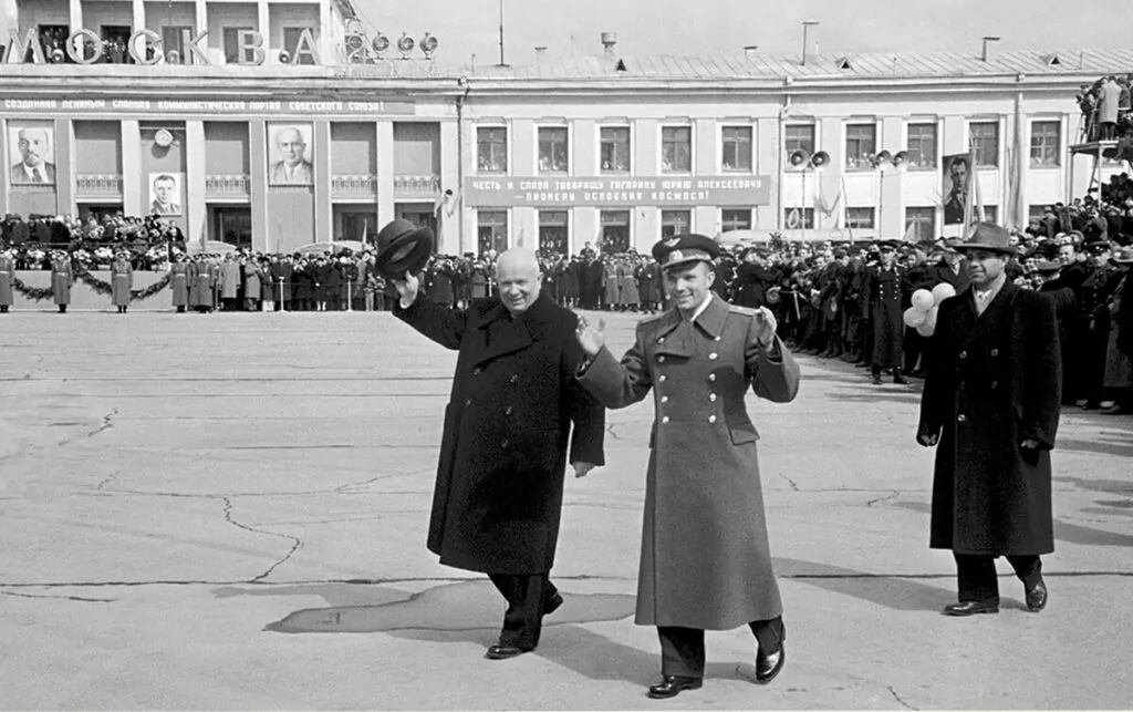 Война и мир главного аэропорта Москвы Война и мир главного аэропорта Москвы фото