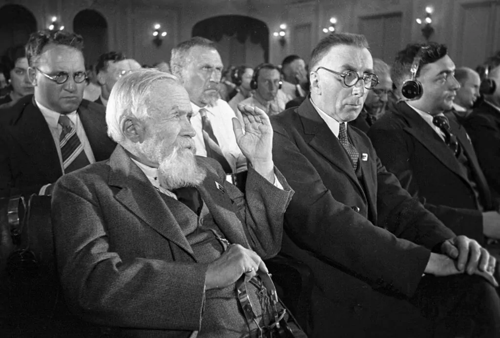 Жизнь в недрах геологии  фото