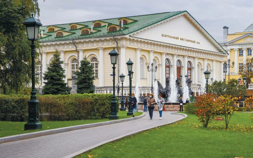 Манеж. Поворот судьбы  фото