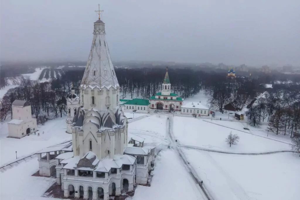 Увеселительный дворец Увеселительный дворец фото
