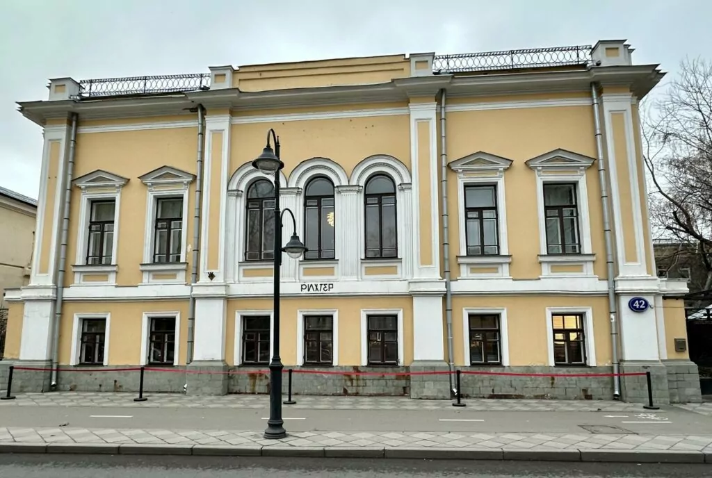 Третьяковская &mdash; Новокузнецкая: 250-летний петербуржец в Москве  фото