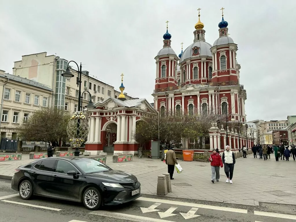 Третьяковская &mdash; Новокузнецкая: 250-летний петербуржец в Москве  фото