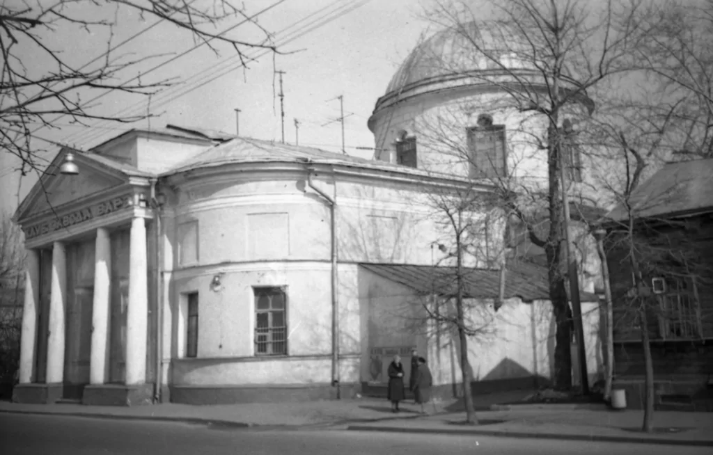 Третьяковская &mdash; Новокузнецкая: 250-летний петербуржец в Москве  фото