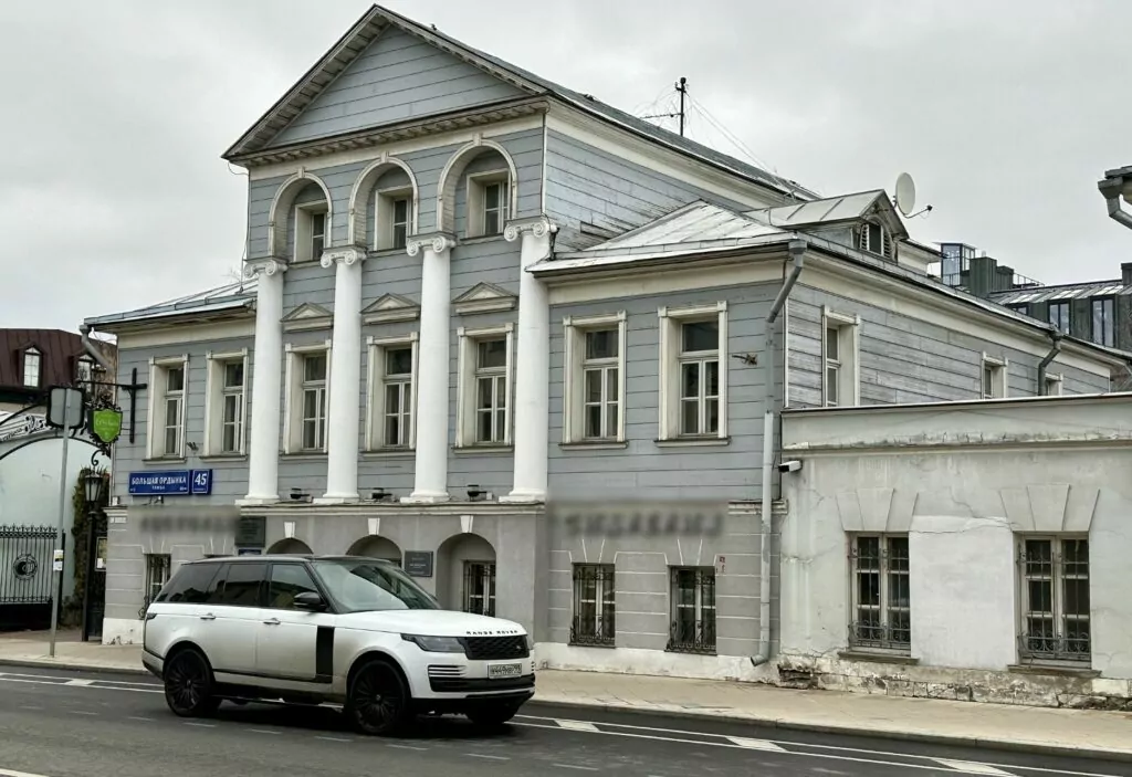 Третьяковская &mdash; Новокузнецкая: 250-летний петербуржец в Москве  фото