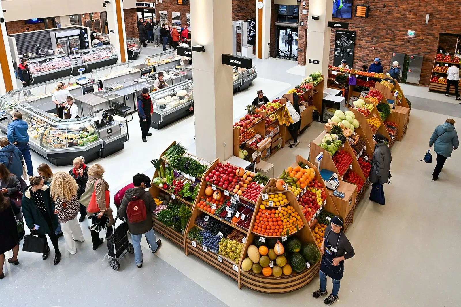 Почти 2 миллиона человек посетило обновленный Царицынский рынок Почти 2 миллиона человек посетило обновленный Царицынский рынок фото