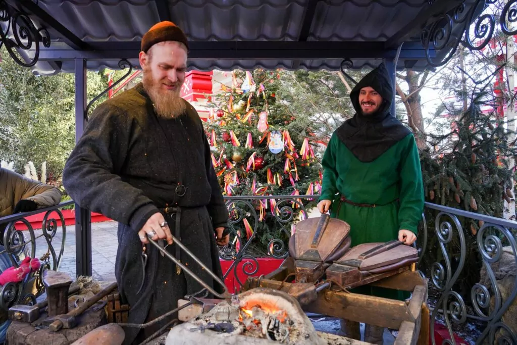 Масленица на льду: москвичей приглашают на шоу со звездами фигурного катания  фото