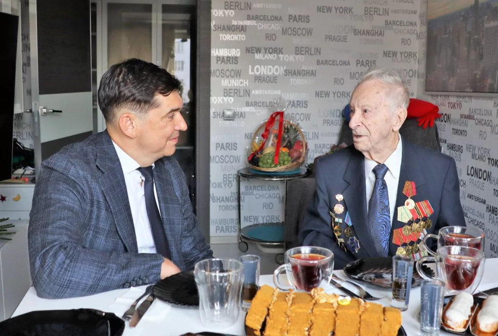 В СВАО ветеранам начали вручать юбилейные медали &laquo;80 лет Победы в Великой Отечественной войне 1941-1945 гг.&raquo;  фото