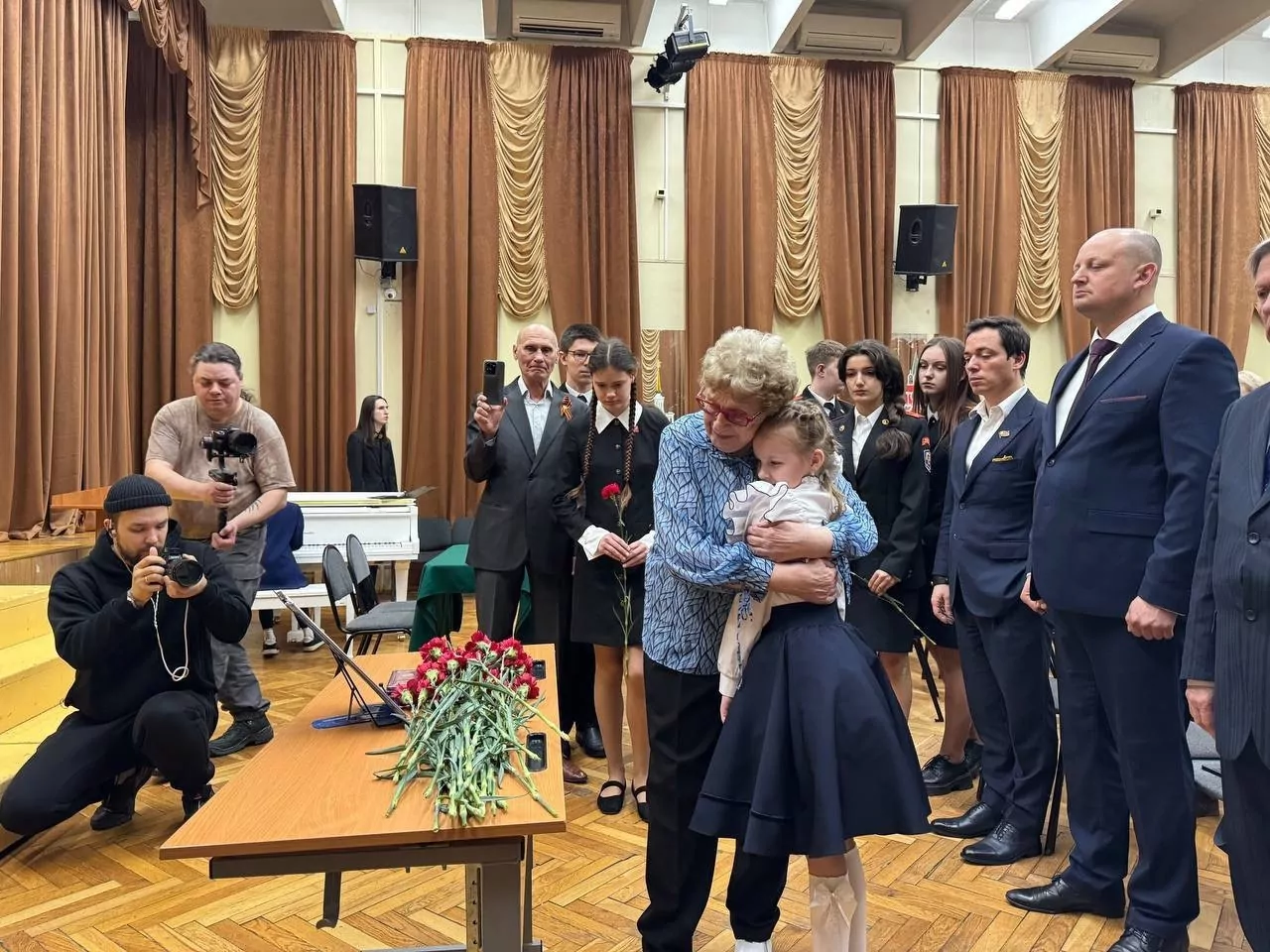 В школе на западе Москвы открыли Парту героя в память о Михаиле Дедюхине В школе на западе Москвы открыли Парту героя в память о Михаиле Дедюхине фото