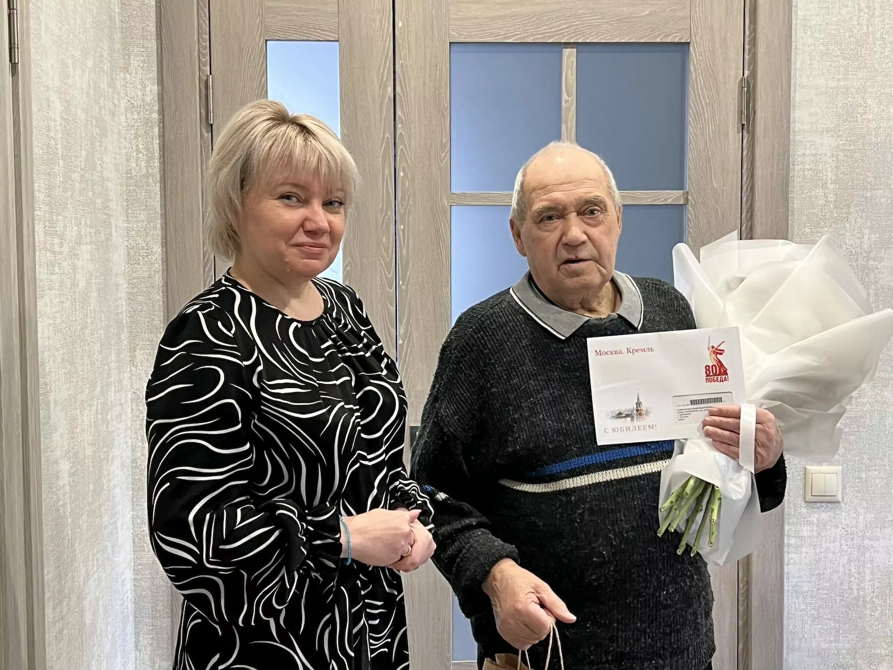 Жителя Щербинки поздравили с 90-летним юбилеем и вручили памятное письмо от президента страны  фото