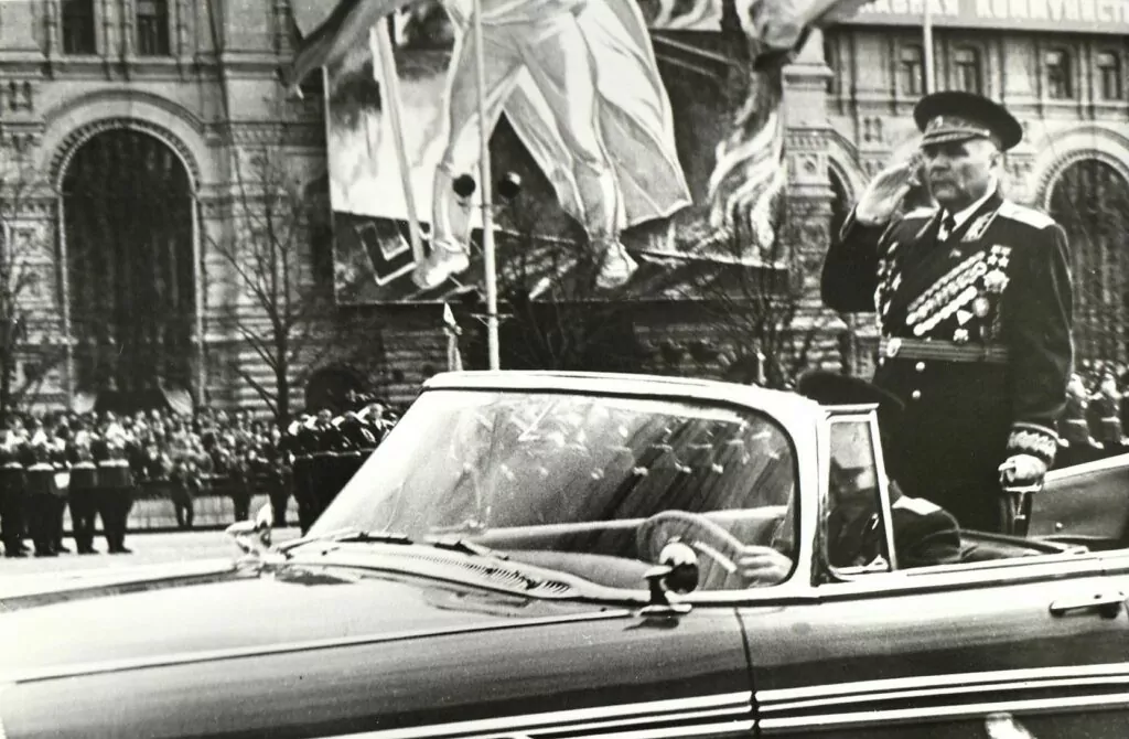 Традиция, которая стала священной: история парадов Победы в Москве от 1945 года до современности Традиция, которая стала священной: история парадов Победы в Москве от 1945 года до современности фото