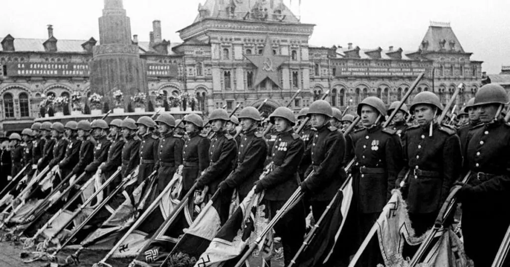 Традиция, которая стала священной: история парадов Победы в Москве от 1945 года до современности Традиция, которая стала священной: история парадов Победы в Москве от 1945 года до современности фото