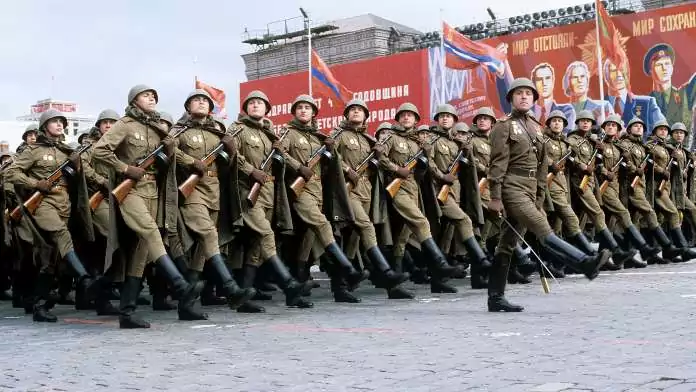 Традиция, которая стала священной: история парадов Победы в Москве от 1945 года до современности Традиция, которая стала священной: история парадов Победы в Москве от 1945 года до современности фото