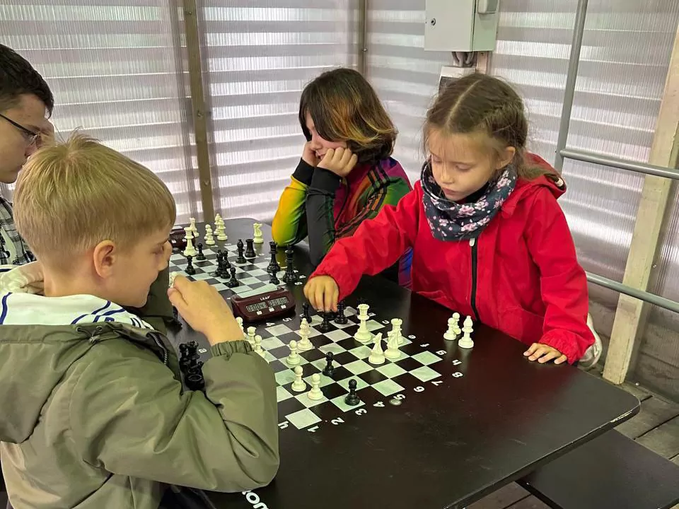 В парке Горького сыграли самые юные участницы серии «Герои шахматной доски: МОСКВА» В парке Горького сыграли самые юные участницы серии «Герои шахматной доски: МОСКВА» фото