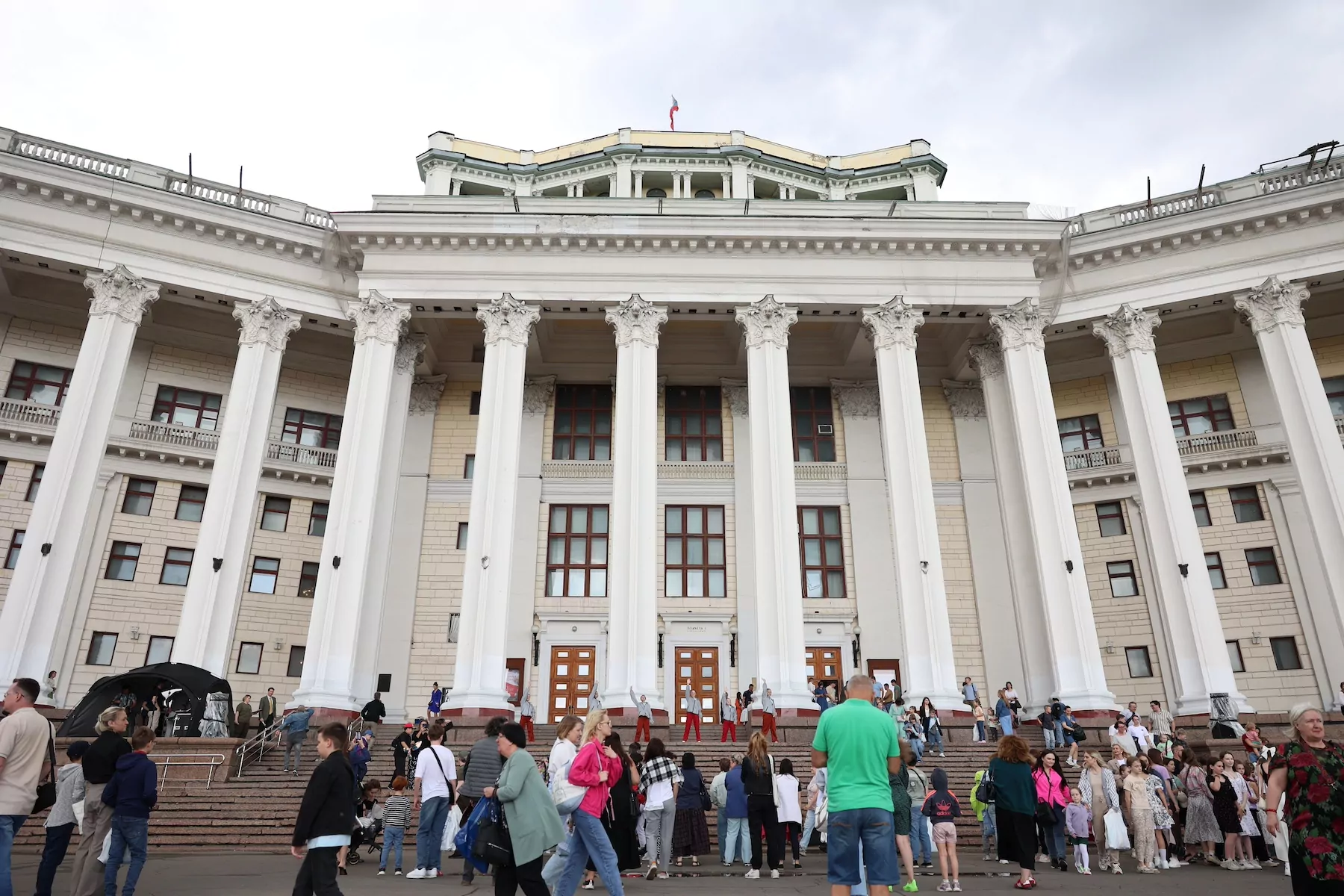 Театр Армии отметил День защиты детей насыщенной программой  фото
