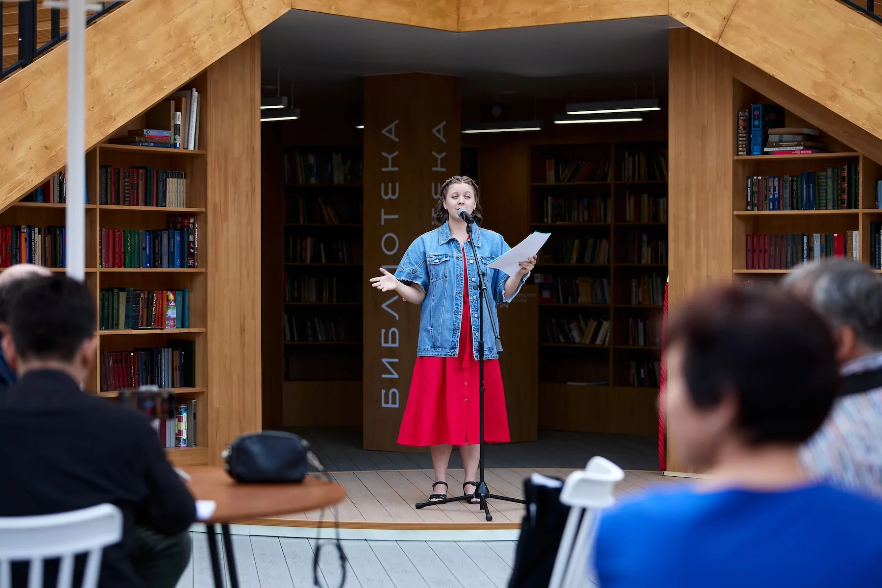 &laquo;Открытый микрофон&raquo;: на Сретенском бульваре работает творческий дискуссионный клуб  фото