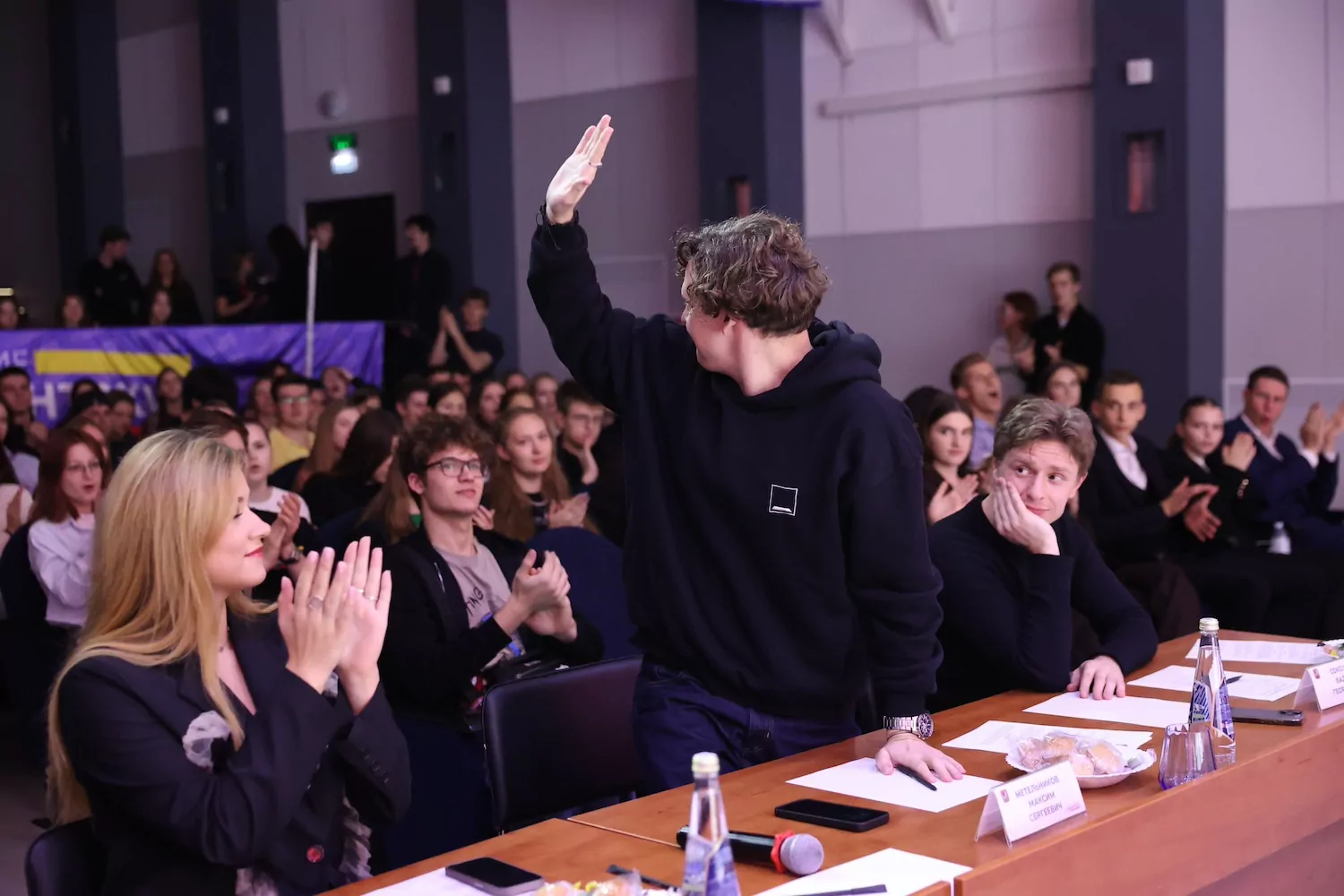 Интеллектуальная битва сильнейших: 16 московских вузов вступили в финальный этап Городской Лиги Дебатов 2025  фото