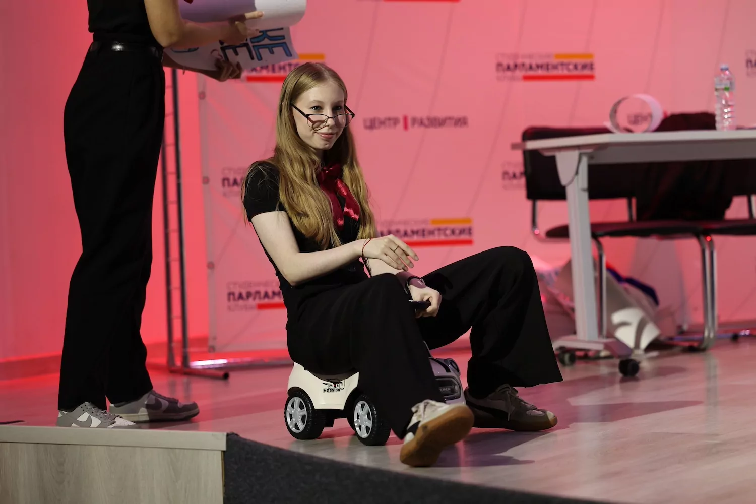 Интеллектуальная битва сильнейших: 16 московских вузов вступили в финальный этап Городской Лиги Дебатов 2025  фото