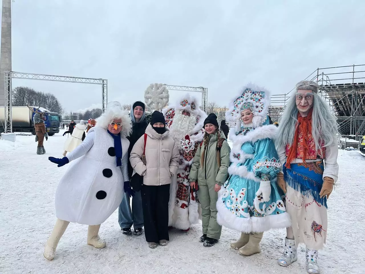 Дед Мороз и Снегурочка устроят уличные представления в Щербинке  фото