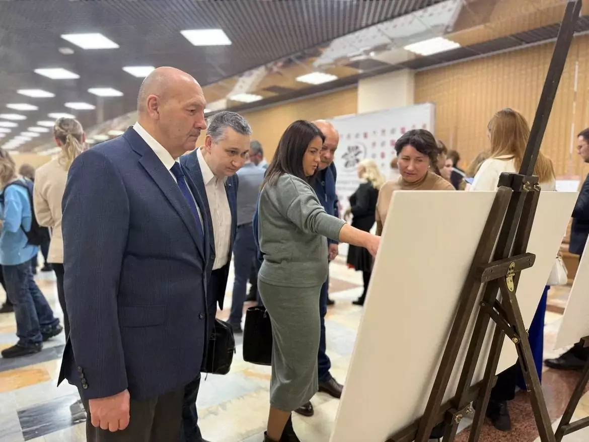 Библиотека имени Дельвига проведет выставку социальных проектов  фото