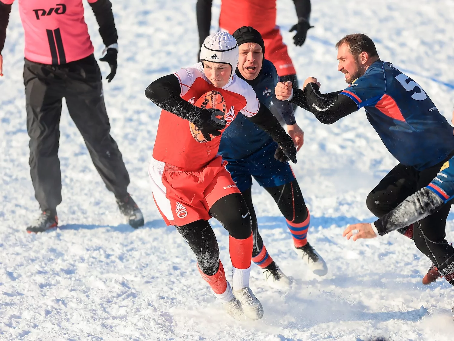 Дети и взрослые сыграют в регби на снегу в Зеленограде  фото