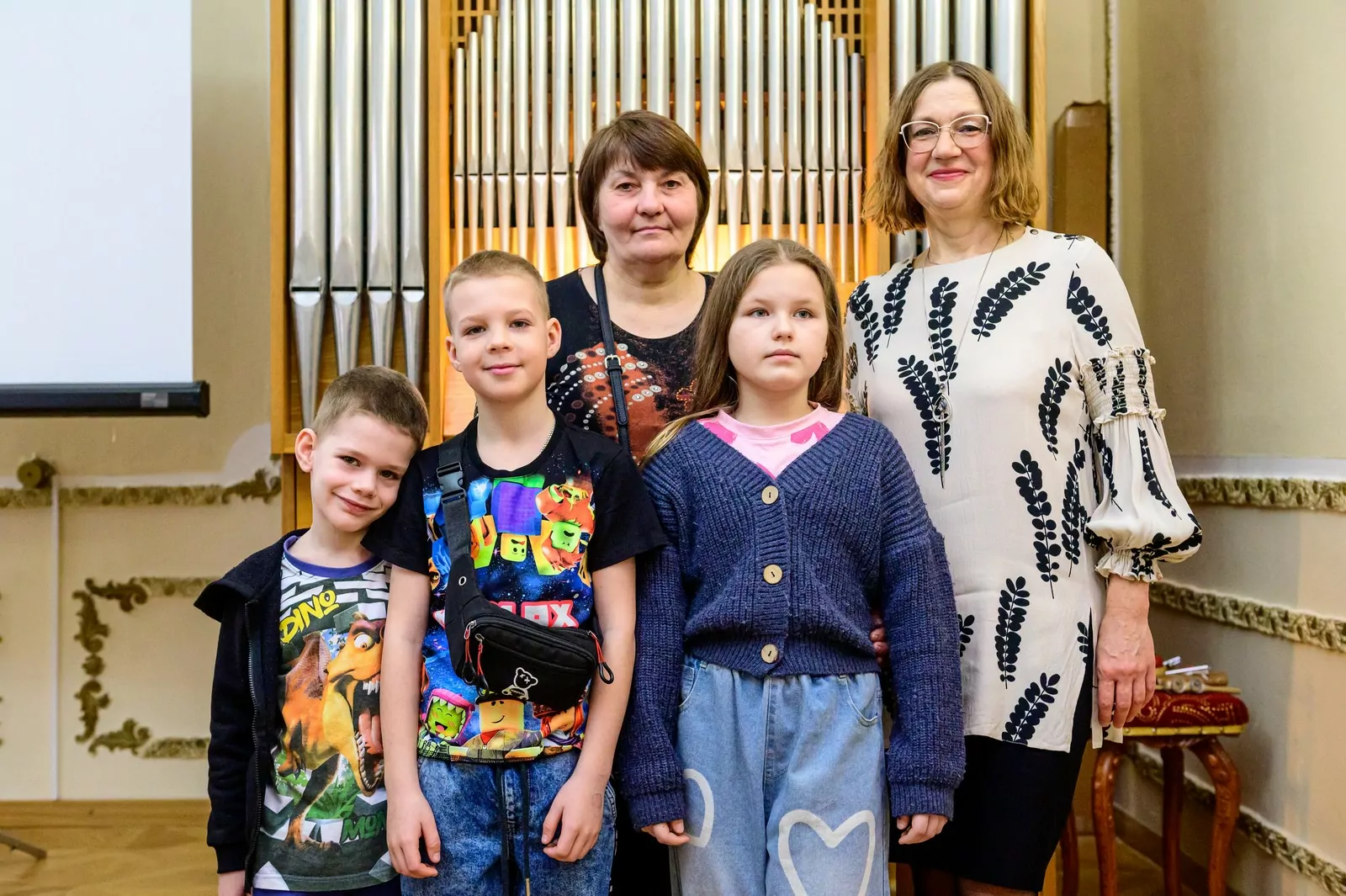 По инициативе депутата Госдумы Дмитрия Саблина провели историческую экскурсию для детей участников СВО  фото