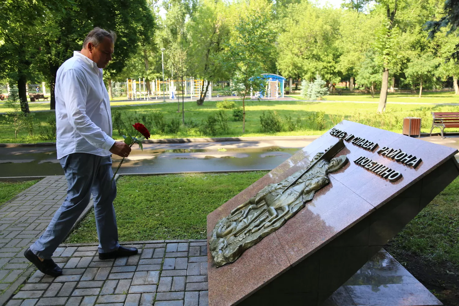 Памятник летчику-асу Авдееву и 23 мемориала получат художественную подсветку в Люблино  фото