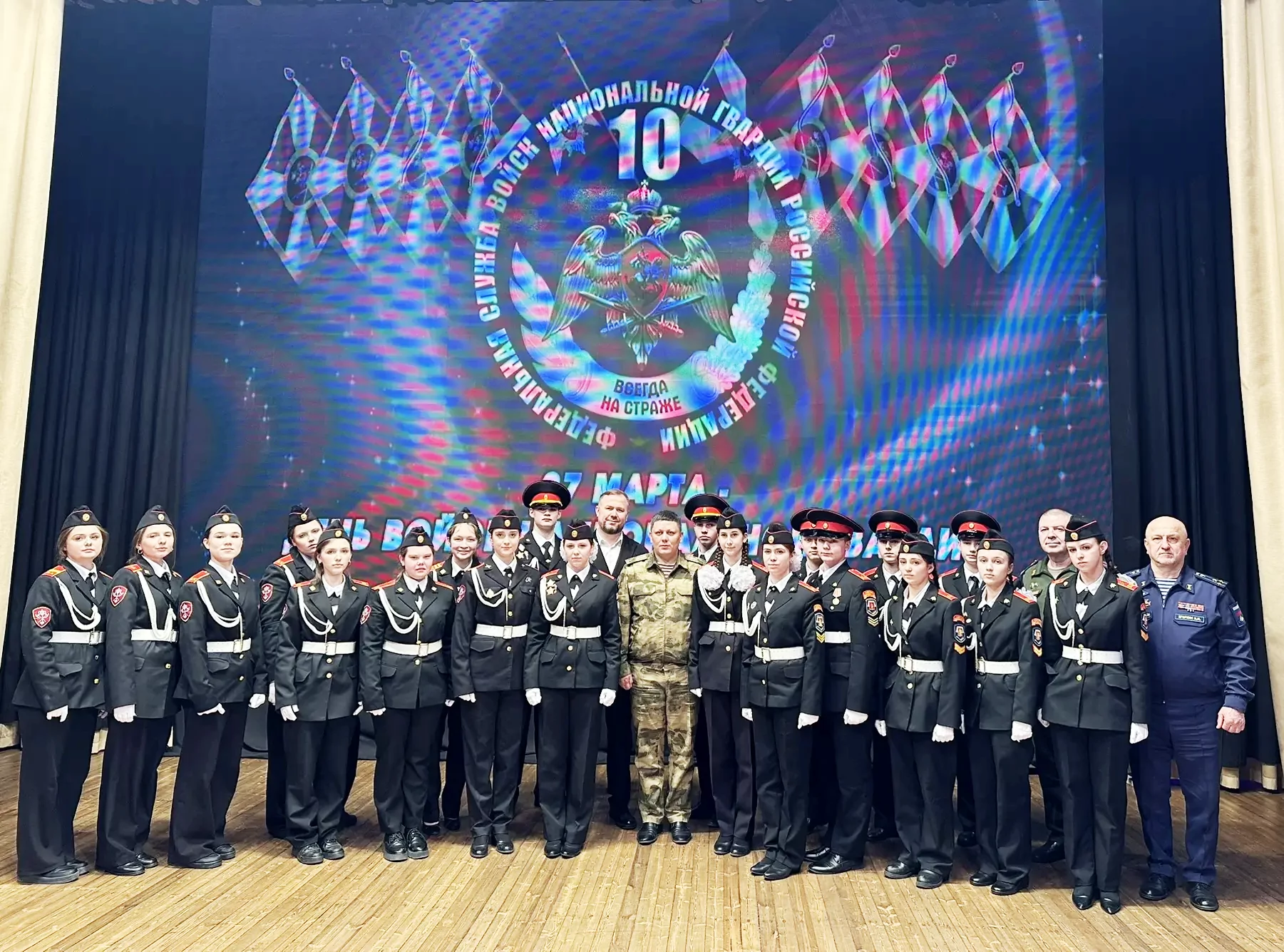 Концерт ко Дню Росгвардии: кадеты и артисты поздравили военных в Лефортово  фото