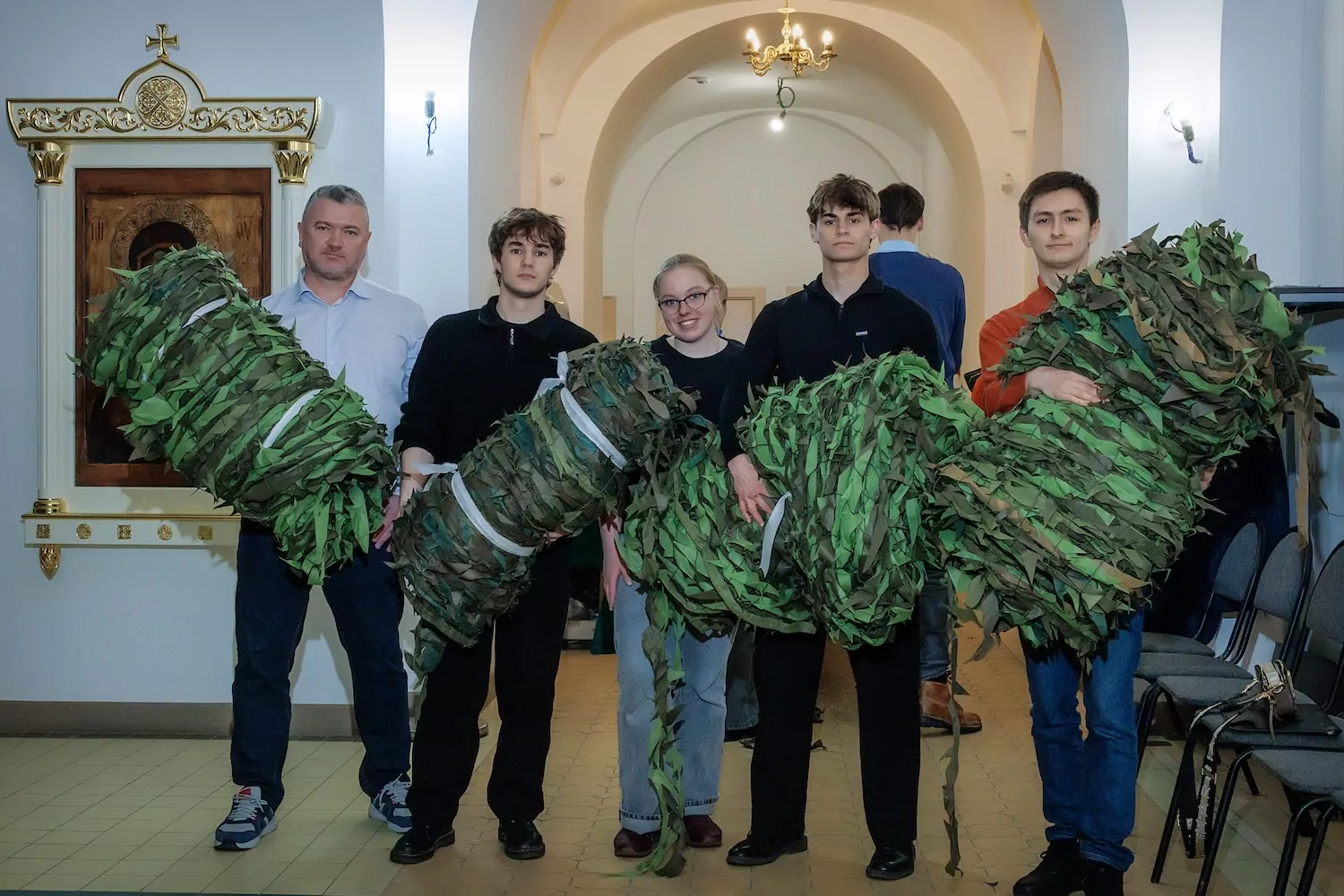 Директор Центра развития Евгений Андриенко и участники волонтерского движения &laquo;Под защитой&raquo; договорились о сотрудничестве  фото