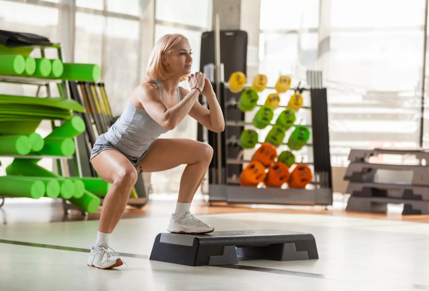 Степ против бега: как простая платформа укрепляет сердце и меняет фигуру  фото