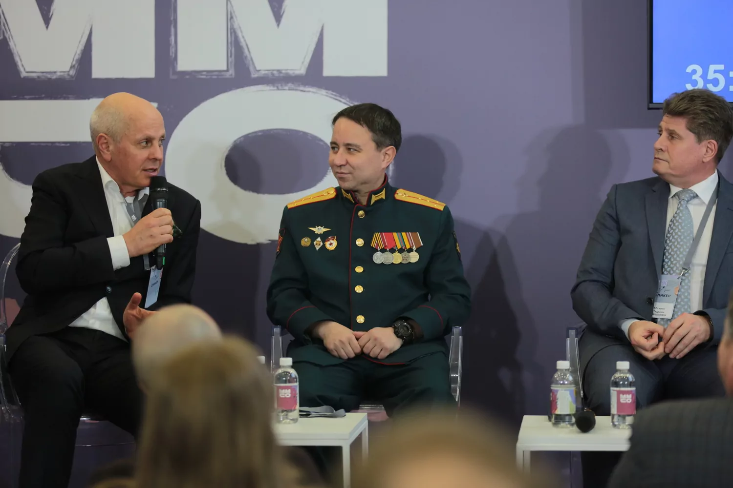 Участник СВО Эльдар Шарипов выступил на круглом столе о роли отца в воспитании детей  фото