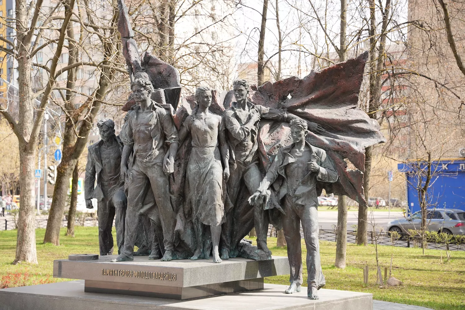 Евгений Попов примет участие в мемориально-патронатной акции у памятника молодогвардейцам в Кунцево  фото