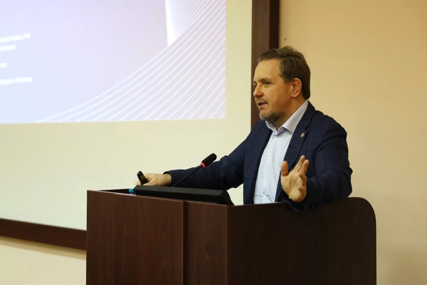 Член Общественной палаты РФ Александр Асафов обсудил со студентами Росбиотеха продовольственную безопасность и будущее науки  фото