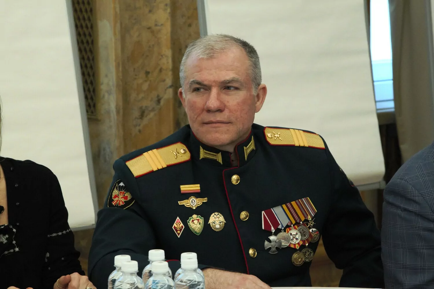 Участник СВО Александр Шелковой приветствовал открытие выставки «Техника и творчество в одном проекте» в Южном Медведково Участник СВО Александр Шелковой приветствовал открытие выставки «Техника и творчество в одном проекте» в Южном Медведково фото