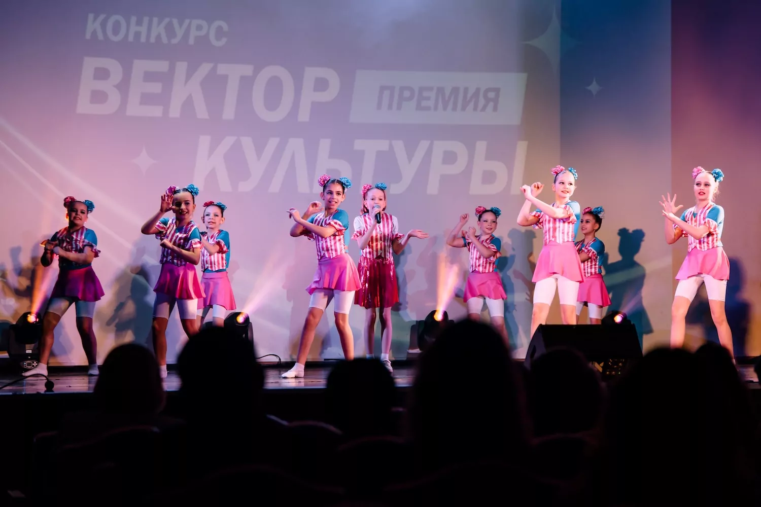 Депутат Госдумы Евгений Нифантьев наградил лауреатов конкурса &laquo;Вектор культуры&raquo;  фото